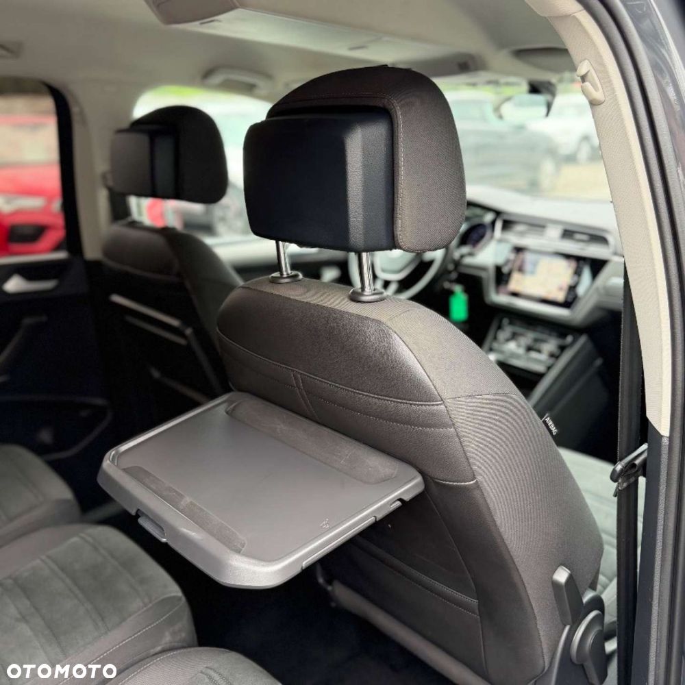 Volkswagen Touran - 30