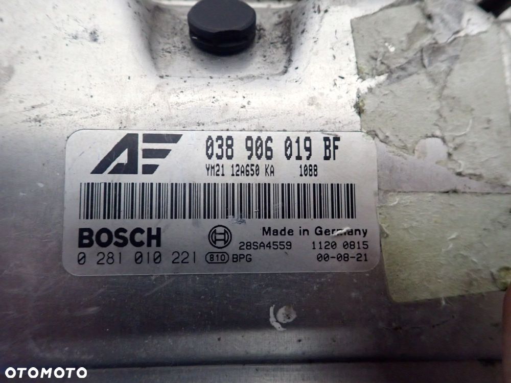 KOMPUTER SILNIKA VOLKSWAGEN PASSAT B5 038906019BF 0281010221 - 2