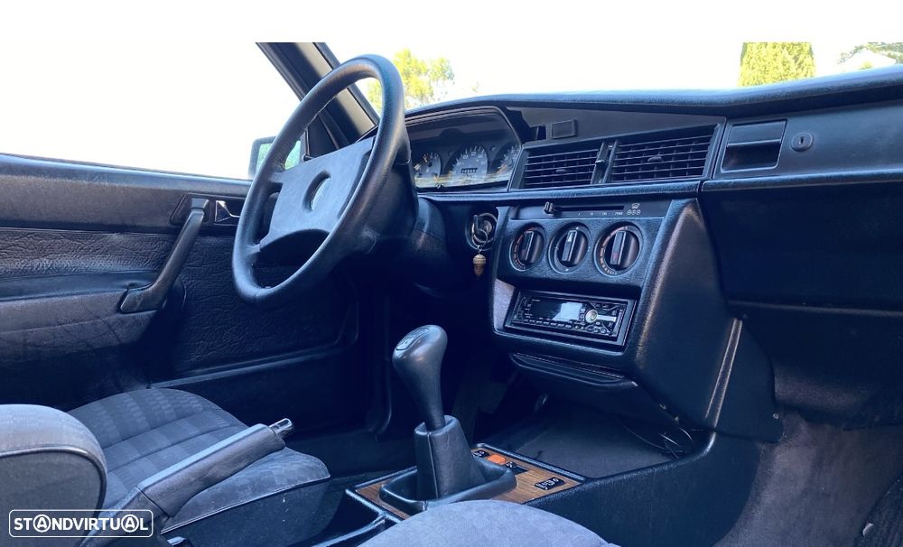 Mercedes-Benz W201 (1982-1993) 190 E 1.8 - 12