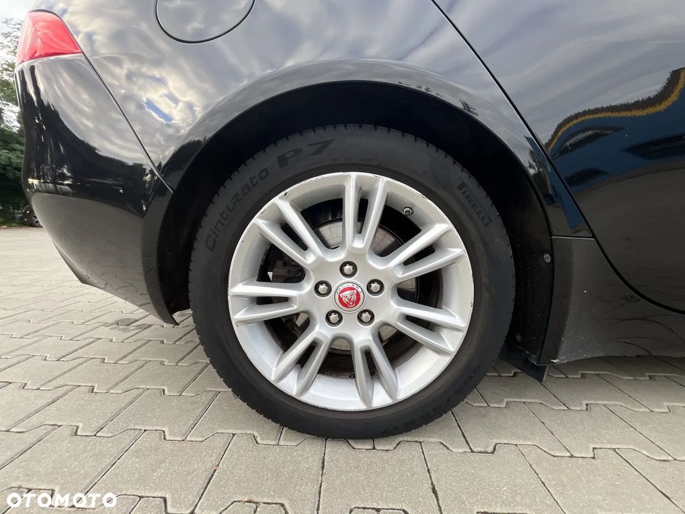 Jaguar XE 2.0 D Prestige - 10