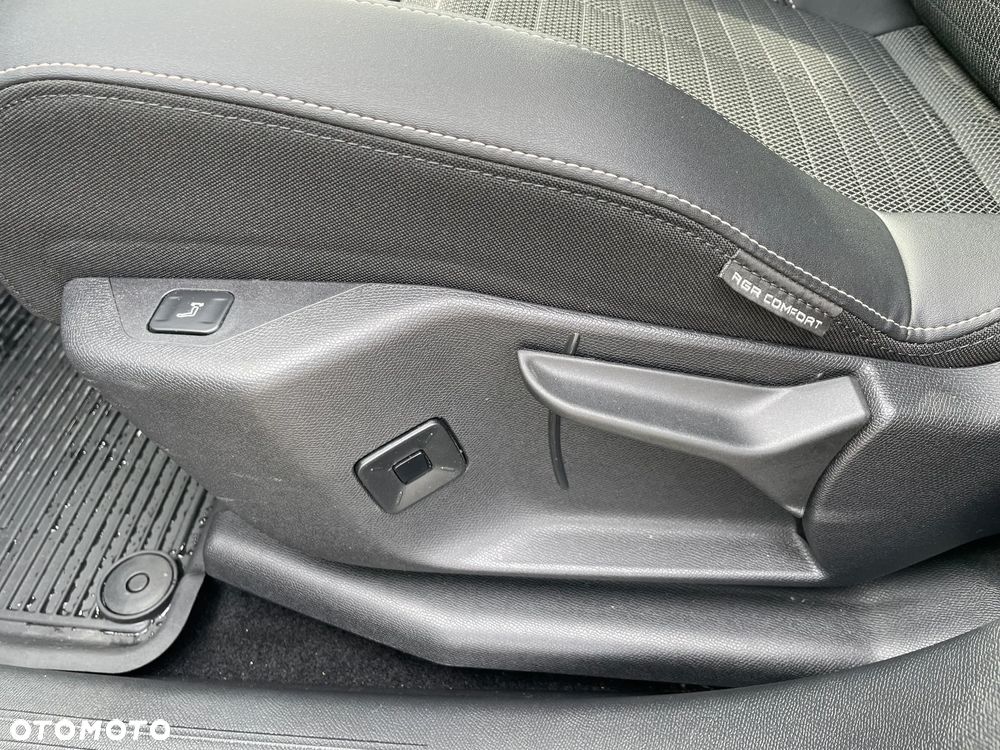 Peugeot 3008 1.2 PureTech mHEV Allure Pack S&S e-DCS6 - 28