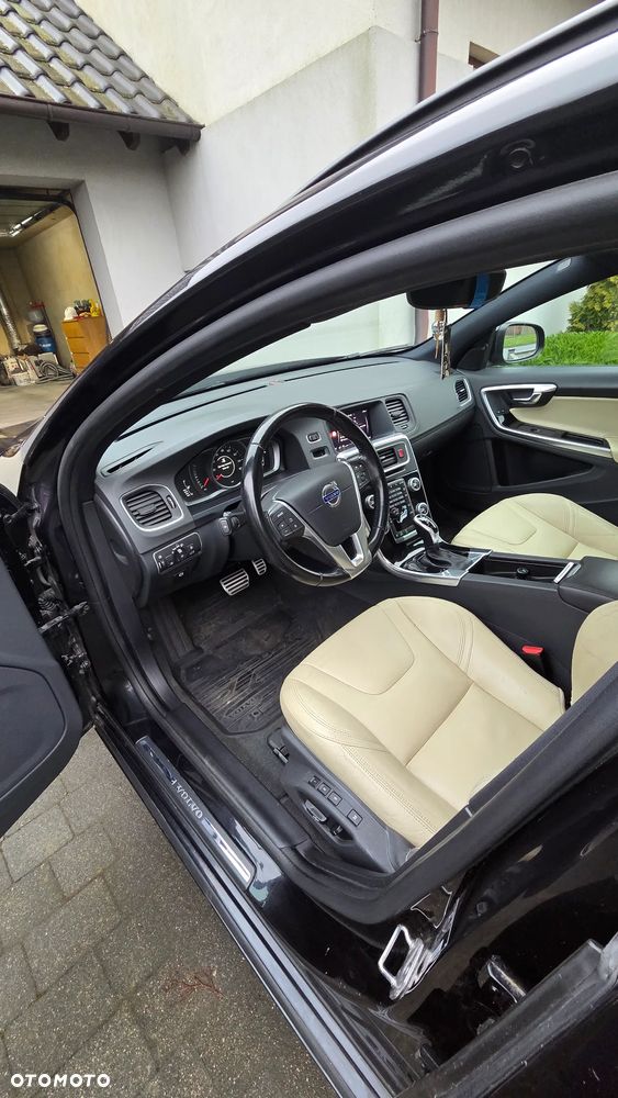 Volvo V60 T5 Geartronic RDesign - 12