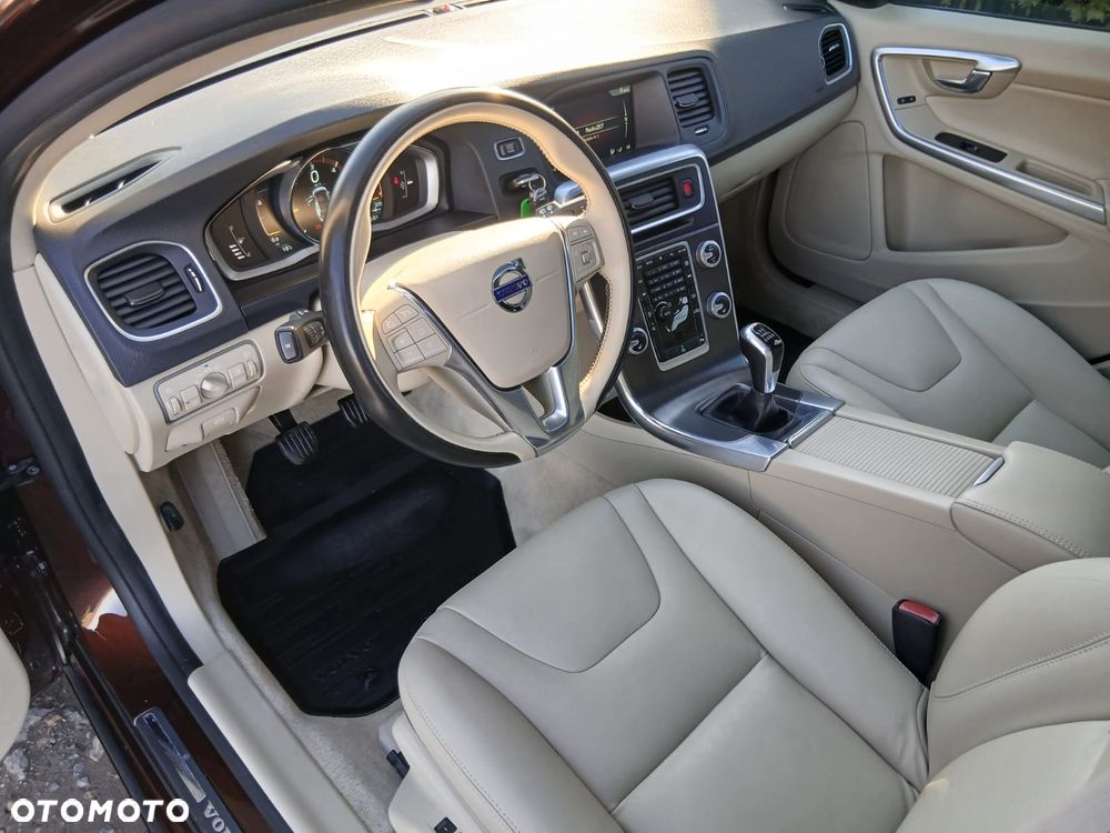 Volvo V60 Cross Country D3 Summum - 16