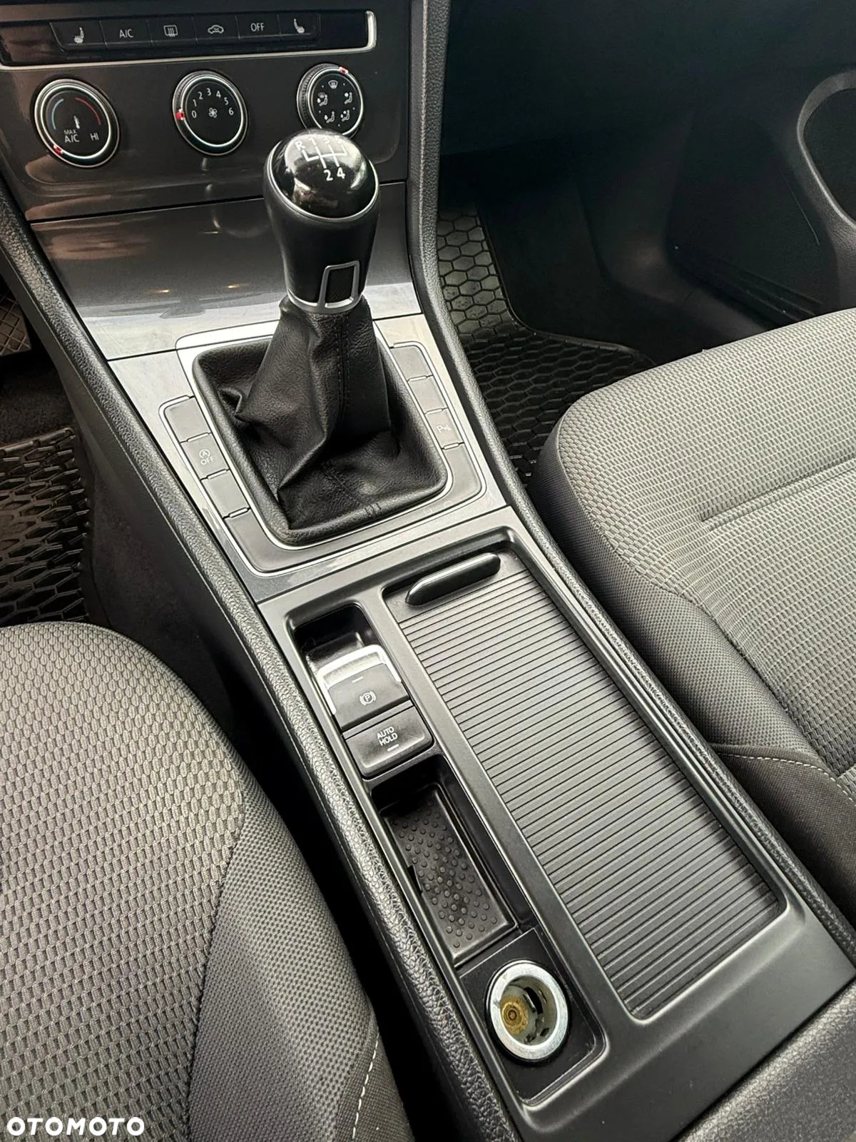 Volkswagen Golf VII 1.6 TDI BMT Comfortline - 15