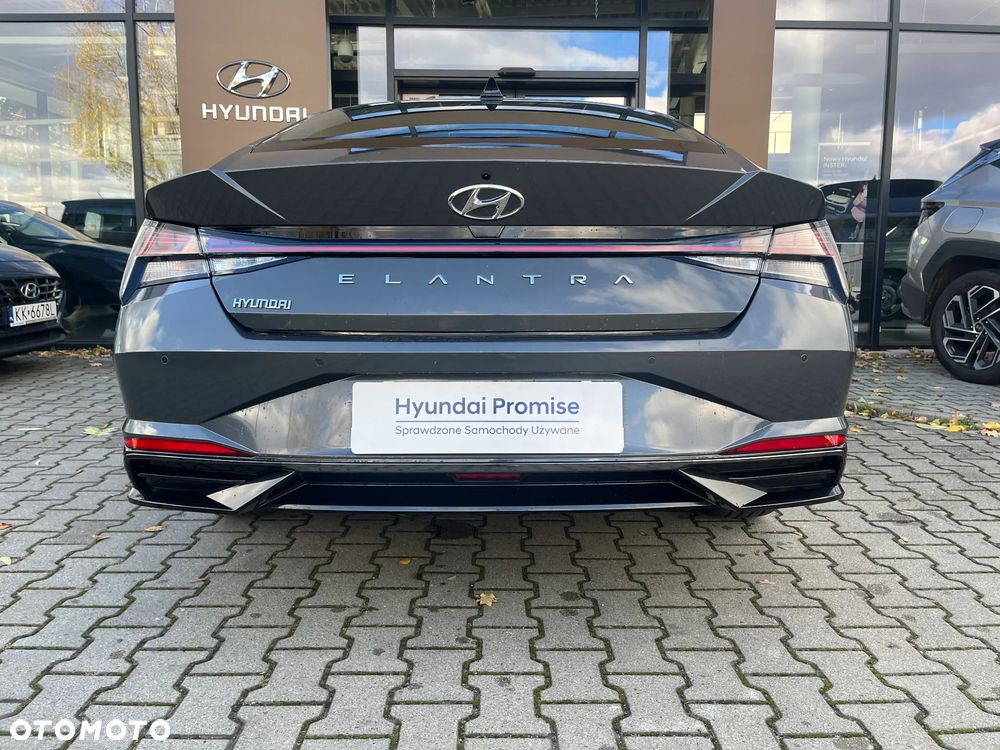 Hyundai Elantra - 11