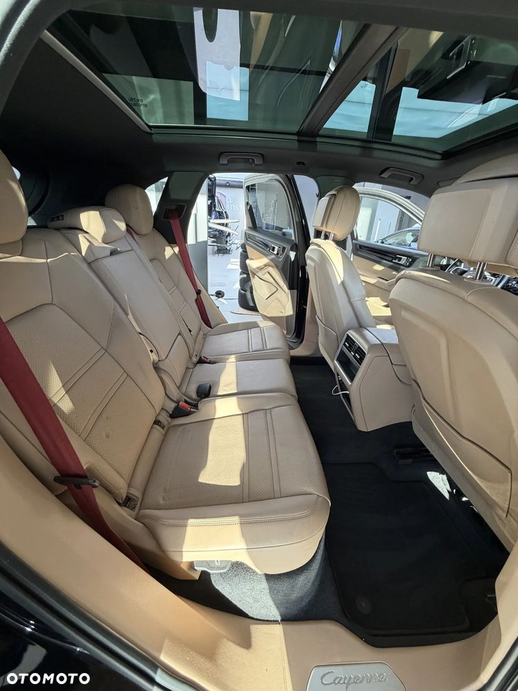 Porsche Cayenne - 21
