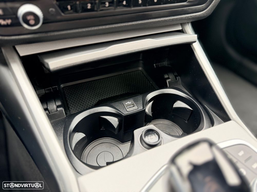 BMW 320 e Line Sport Auto - 29