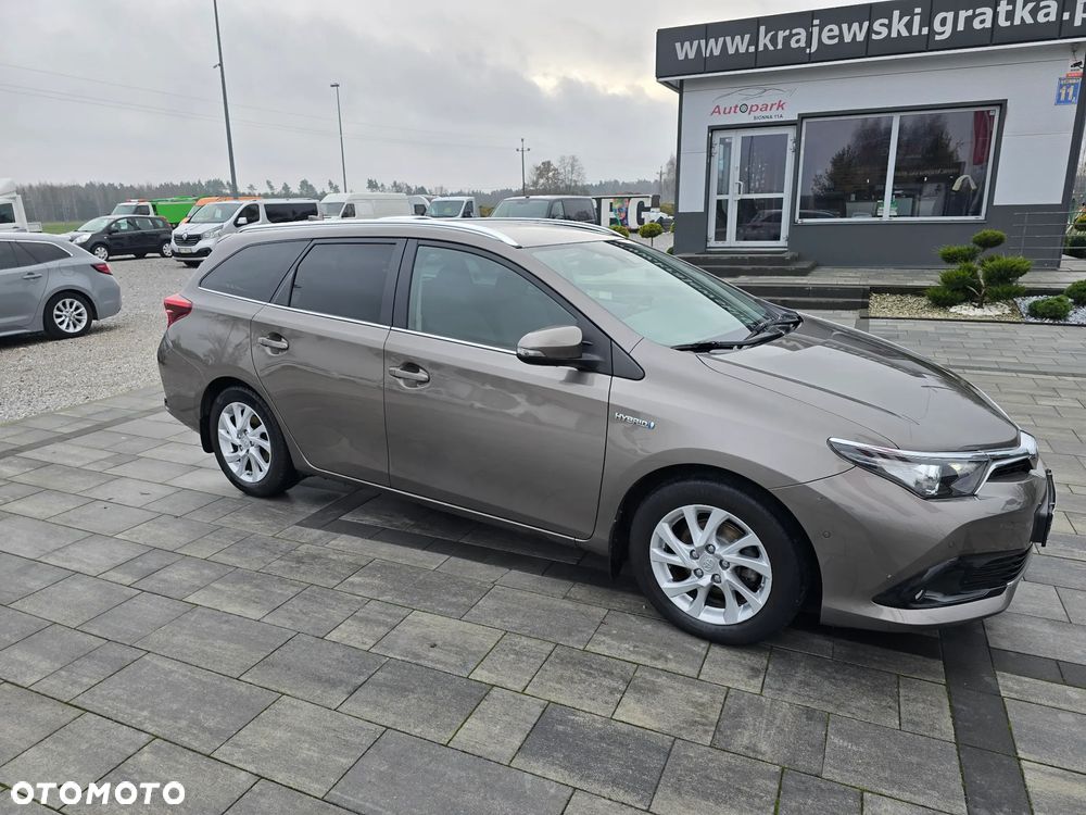 Toyota Auris Hybrid 135 Premium - 2