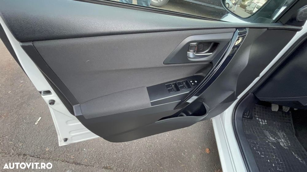 Toyota Auris 1.6 D-4D Edition-S - 4