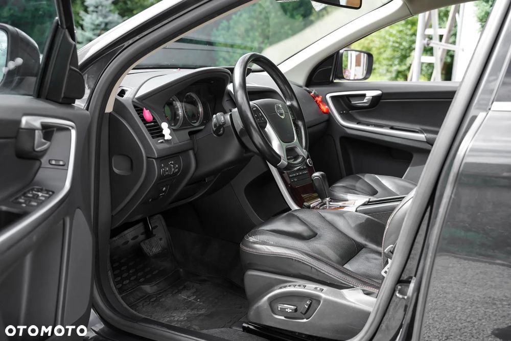 Volvo XC 60 D3 AWD Momentum - 28