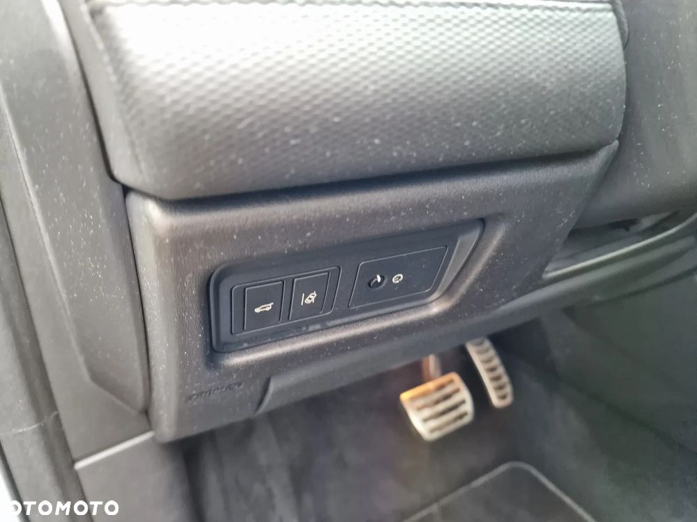 Land Rover Discovery Sport 2.0 D180 R-Dynamic HSE - 32