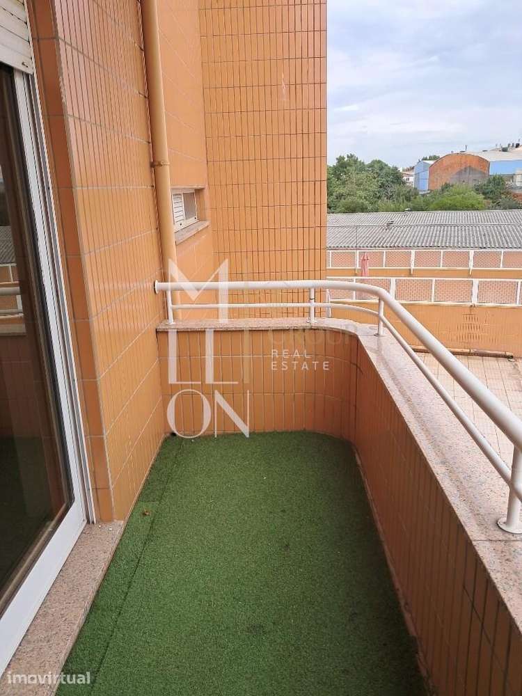 Apartamento T1+1 Renovado com Varanda e Garagem em Oliveira do Douro - Grande imagem: 4/18