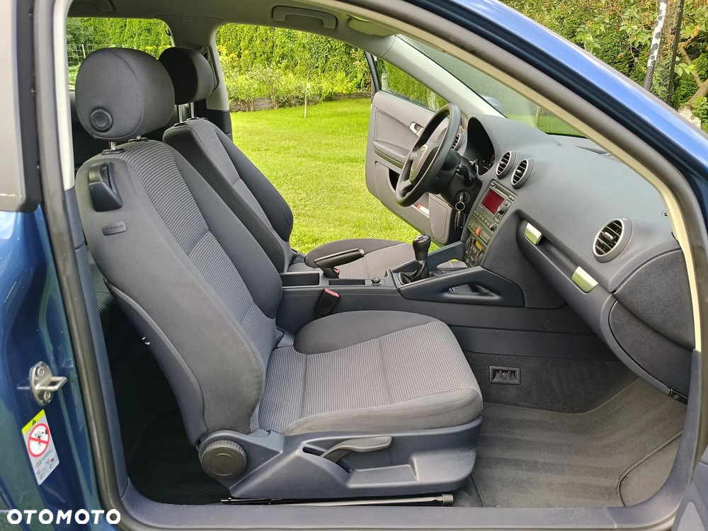 Audi A3 3-drzwiowe 1.6 Ambiente - 11