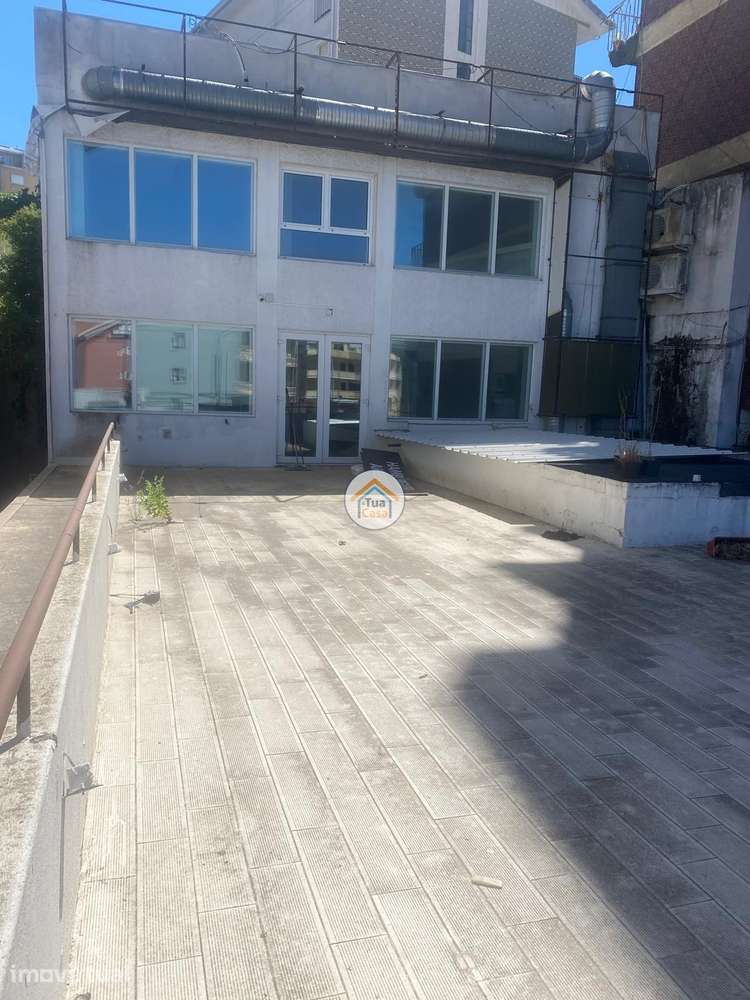 ️ Prédio no centro de Coimbra — junto ao Hospital da Universidade. - Grande imagem: 5/12