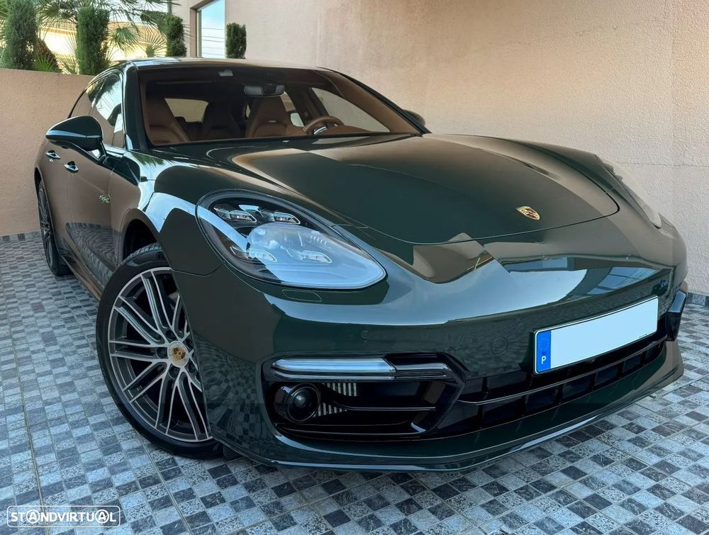 Porsche Panamera Sport Turismo 4 E-Hybrid - 1