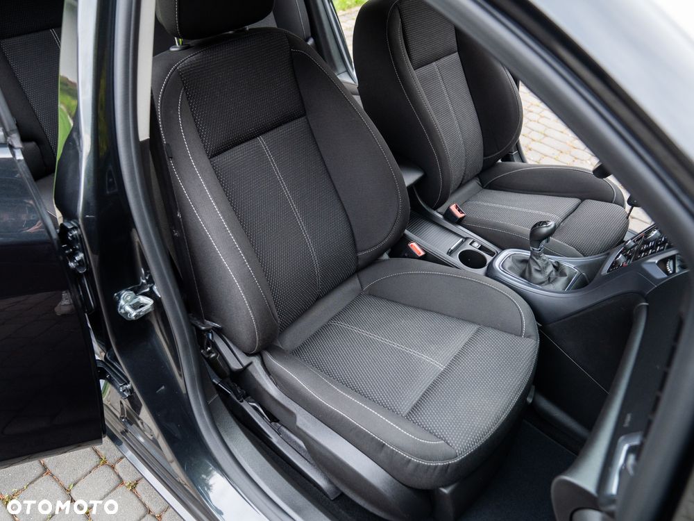 Opel Astra 1.4 Turbo Exklusiv - 26