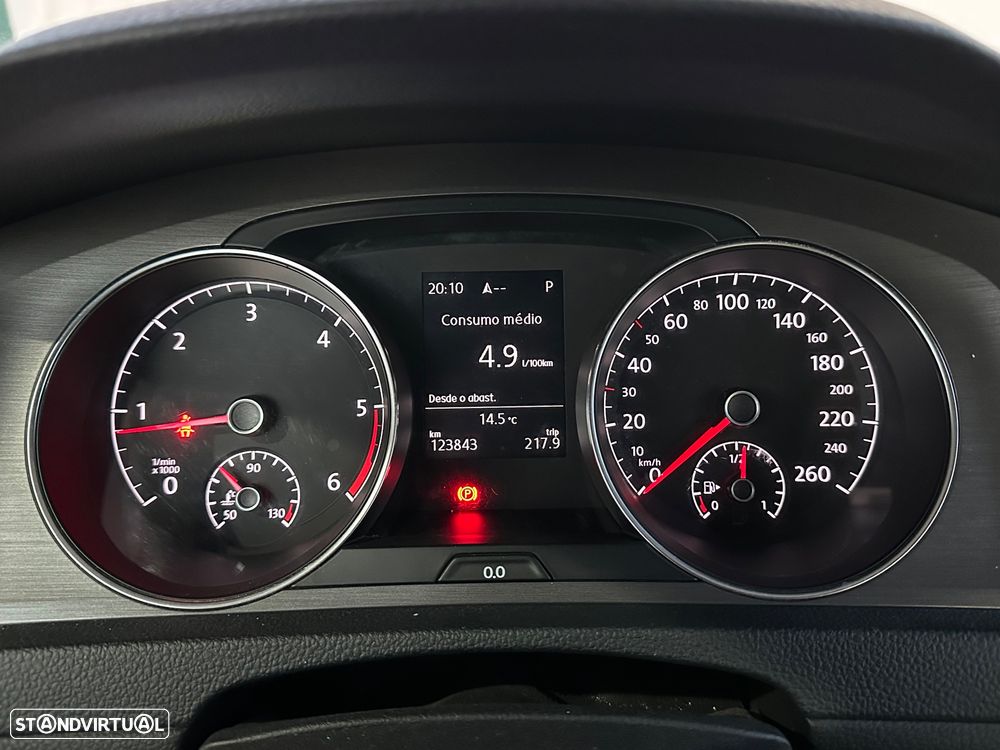 VW Golf 1.6 TDi Highline DSG - 28