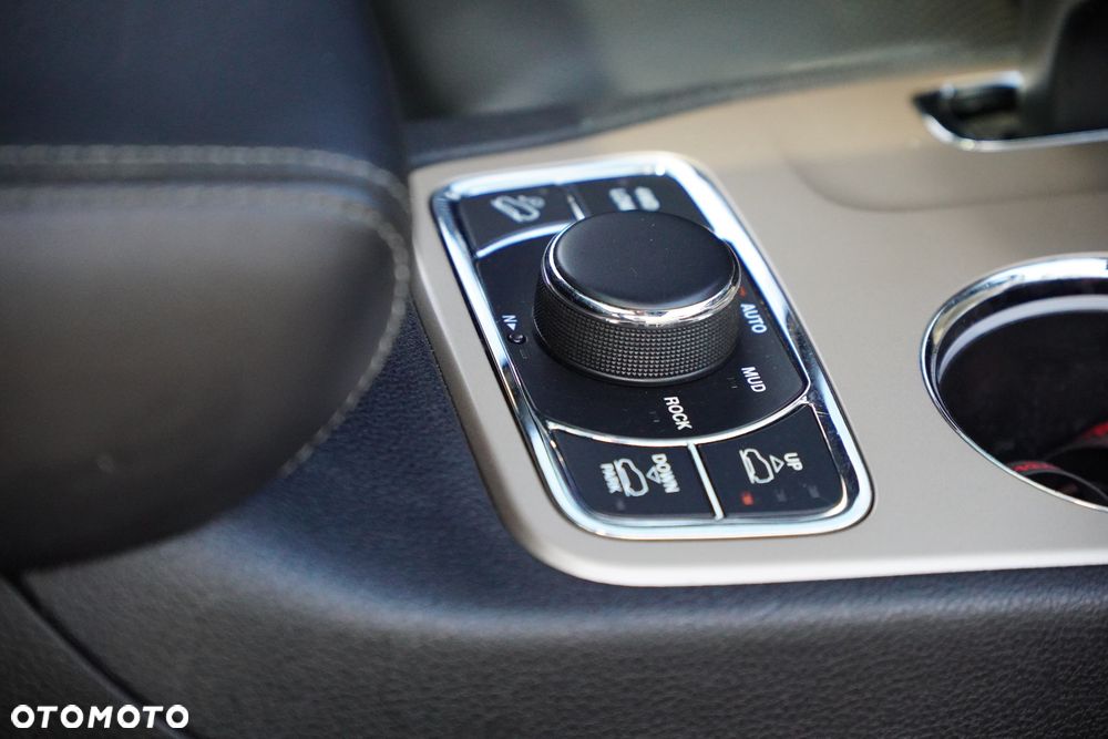 Jeep Grand Cherokee - 33