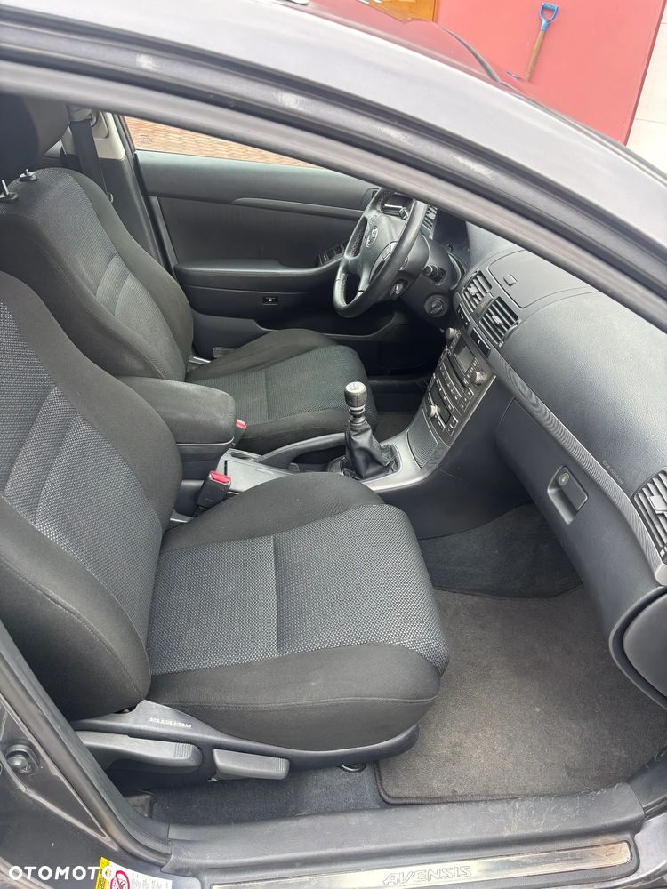 Toyota Avensis - 32