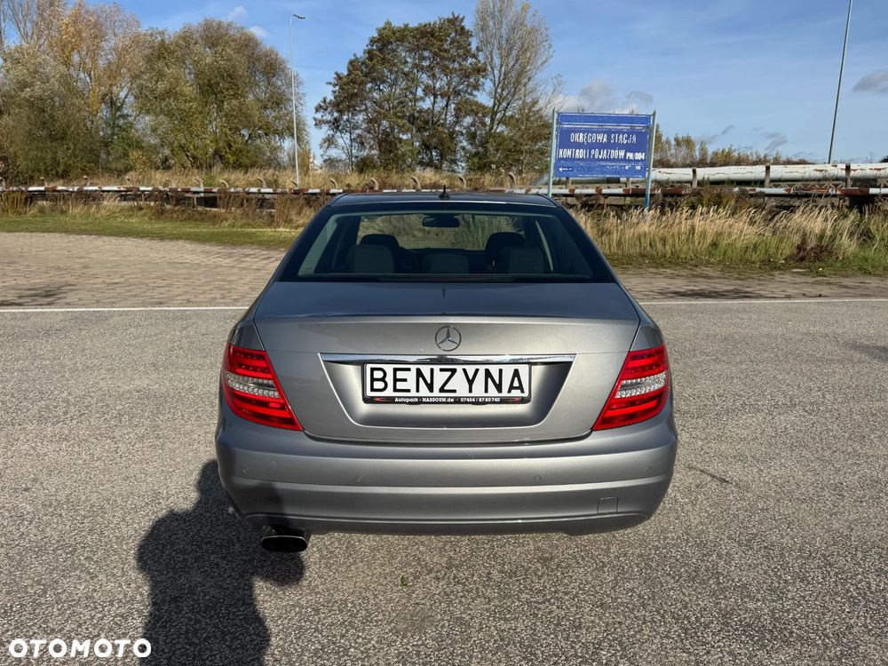 Mercedes-Benz Klasa C 180 BlueEFFICIENCY Elegance - 34