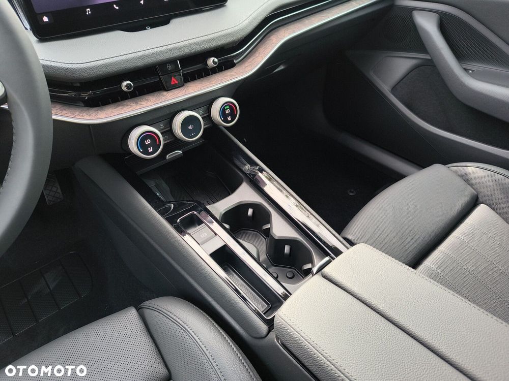 Skoda Superb 2.0 TSI 4x4 L&K DSG - 17