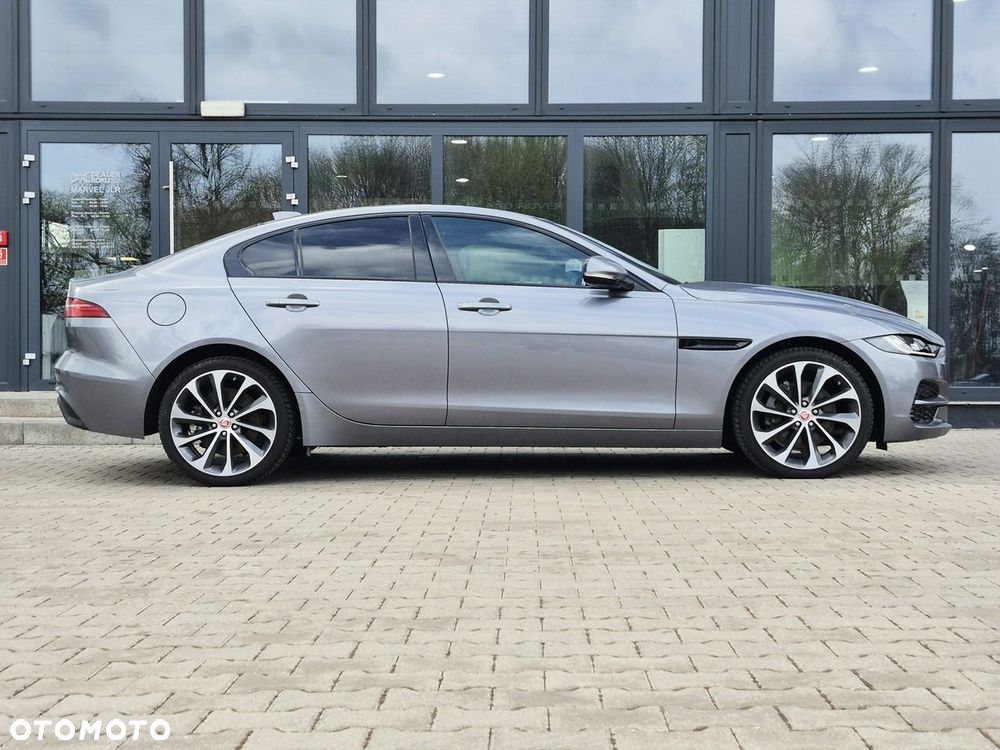 Jaguar XE D200 AWD SE - 6
