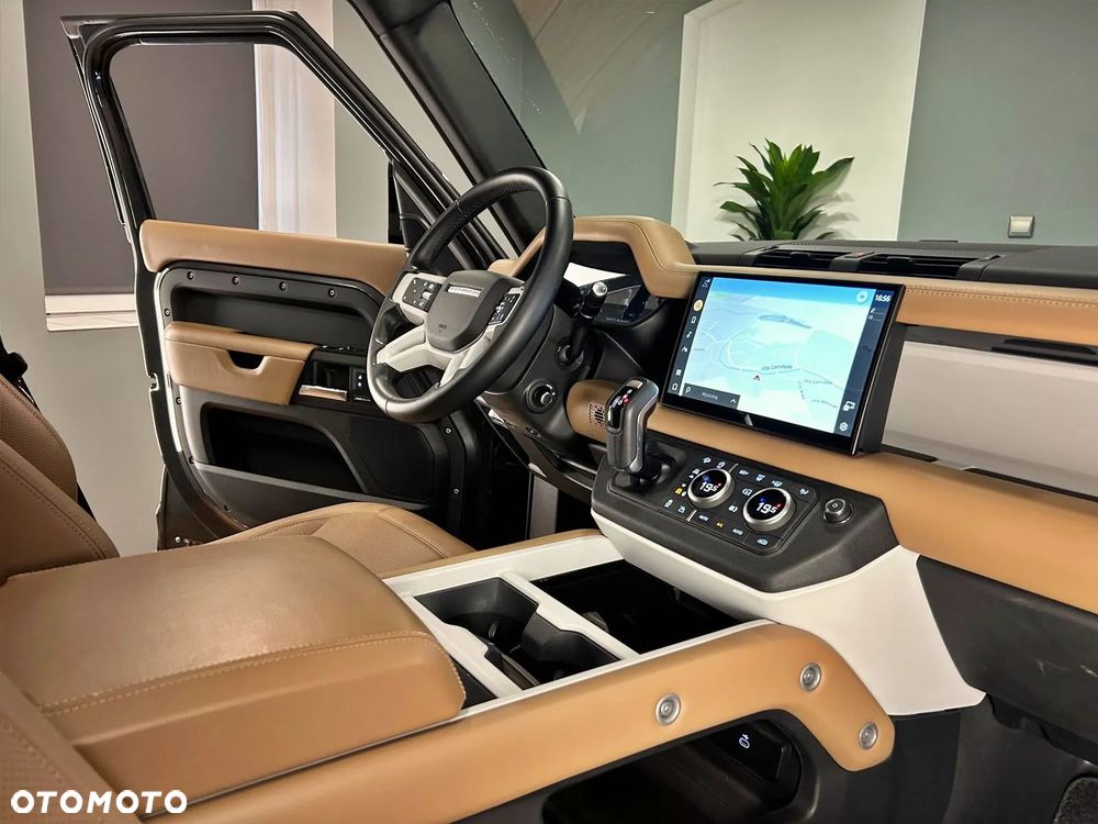 Land Rover Defender 3.0 D250 mHEV X-Dynamic HSE - 36