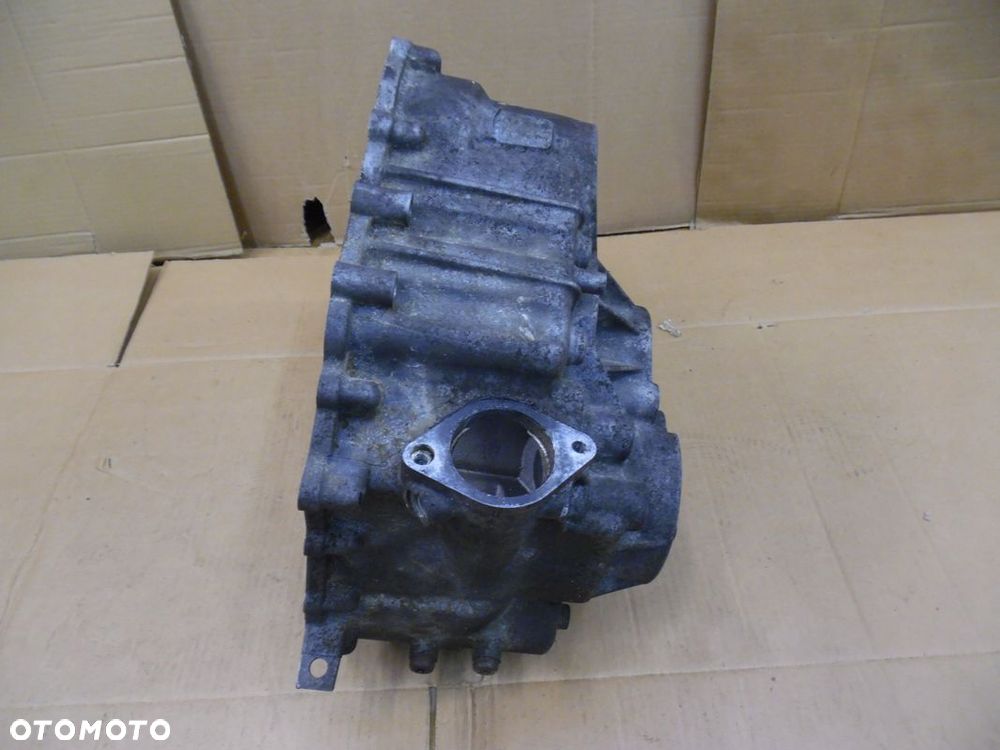 VW T5 2.5 TDI 03- OBUDOWA SKRZYNI BIEGÓW - 4