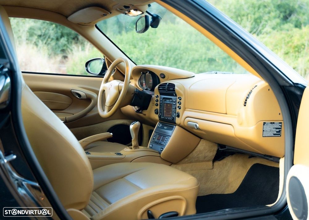 Porsche 911 (996) Carrera - 21