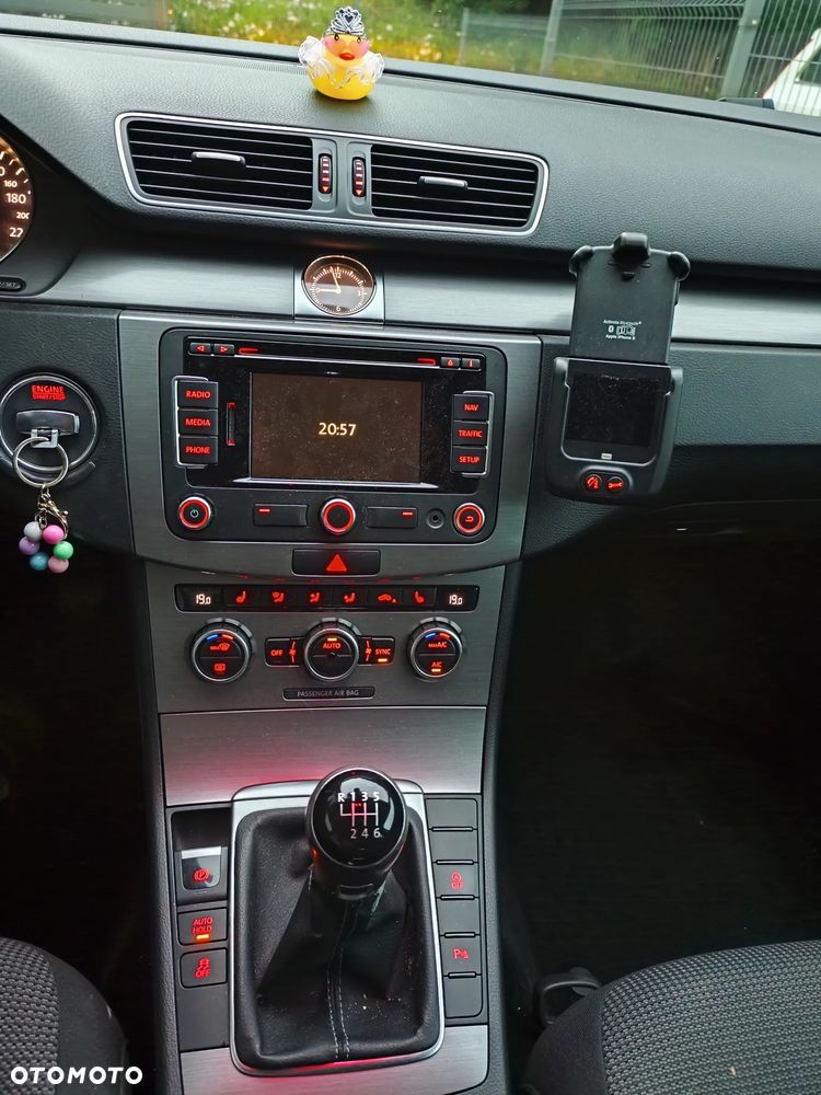 Volkswagen Passat - 17