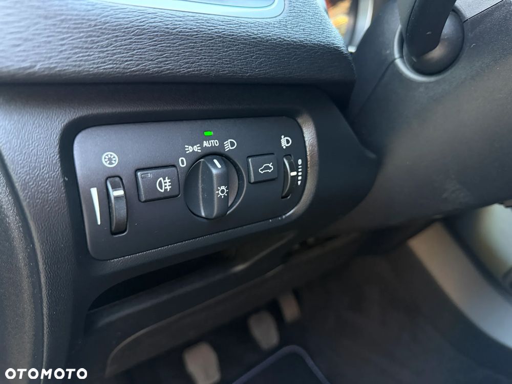 Volvo V40 D2 Momentum - 28