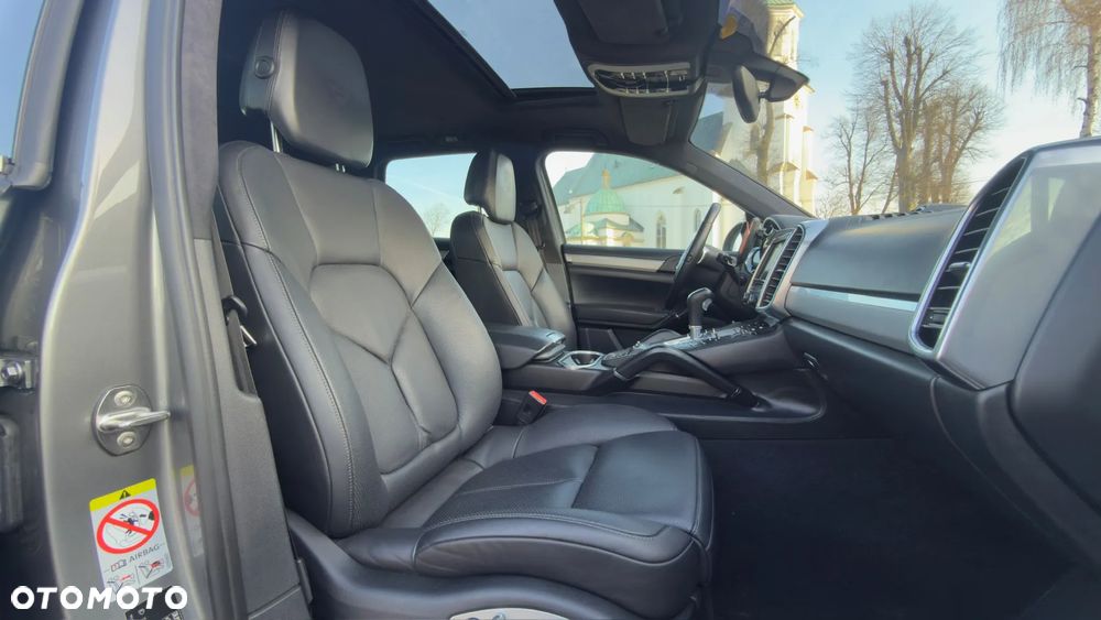 Porsche Cayenne - 19