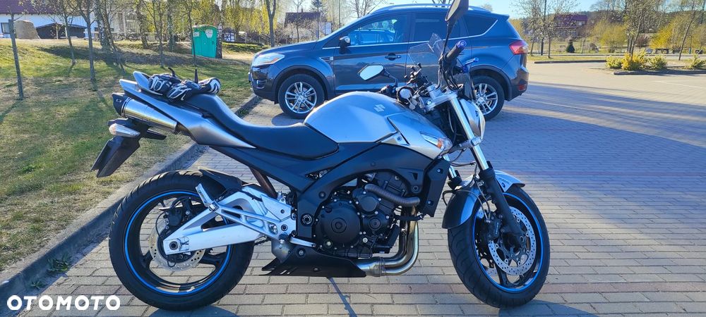 Suzuki GSR - 9
