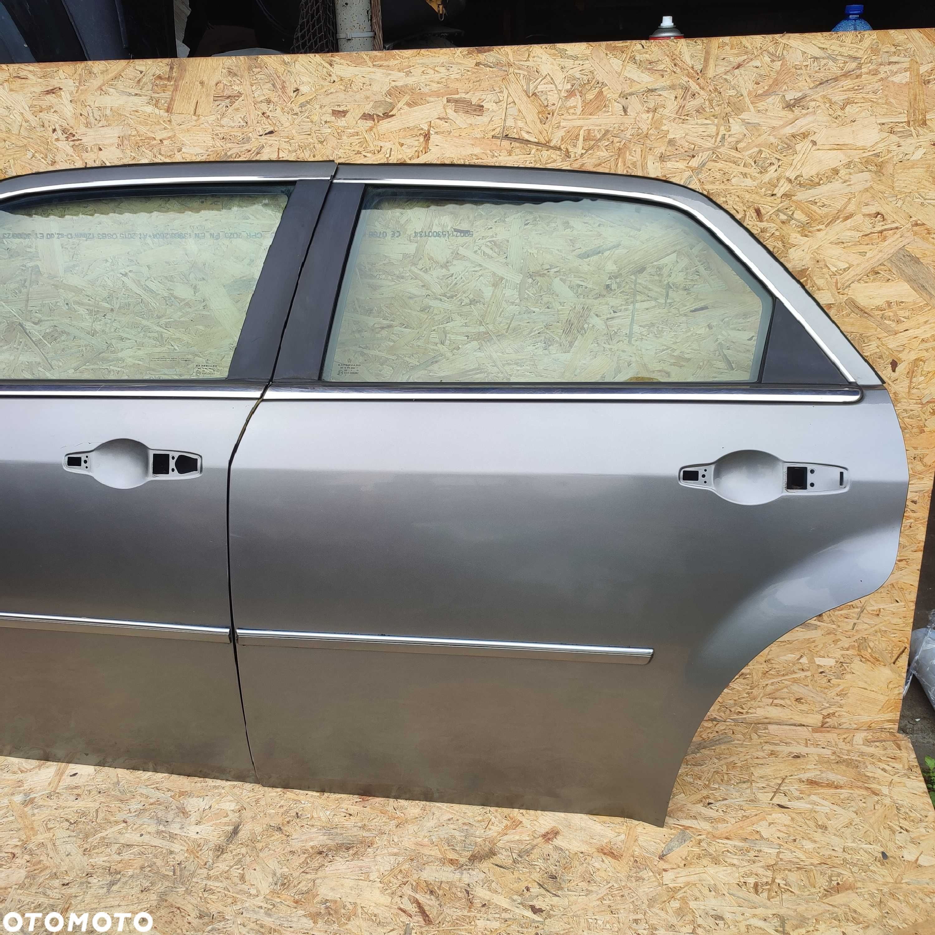 Chrysler 300C I 04-10 sedan drzwi lewy tył lewe tylne poszycie w kolor - 4
