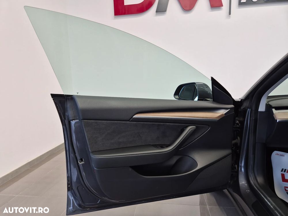 Tesla Model 3 Performance - 23