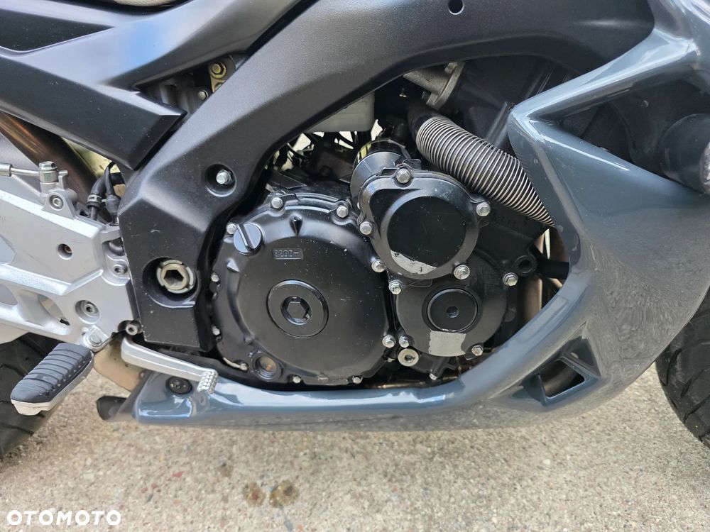 Suzuki GSR - 4