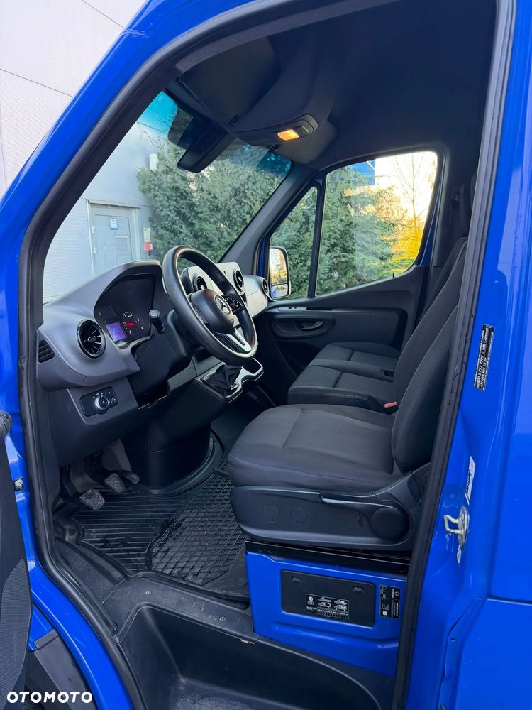 Mercedes-Benz Sprinter - 14