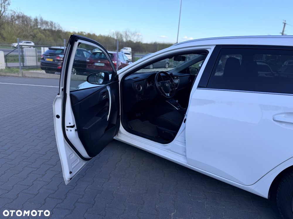 Toyota Auris Hybrid 135 Premium - 32