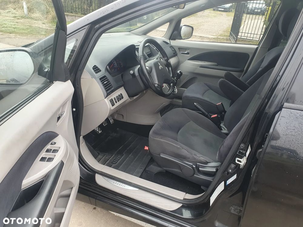 Mitsubishi Grandis 2.0 DID Intense - 10