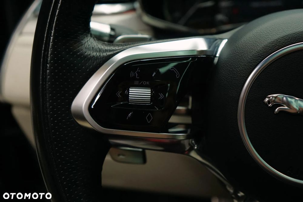 Jaguar F-Pace 2.0 P250 mHEV AWD R-Dynamic Black - 25