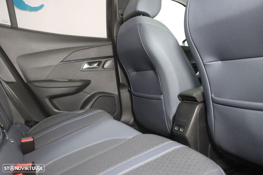 Peugeot e-2008 Allure - 13