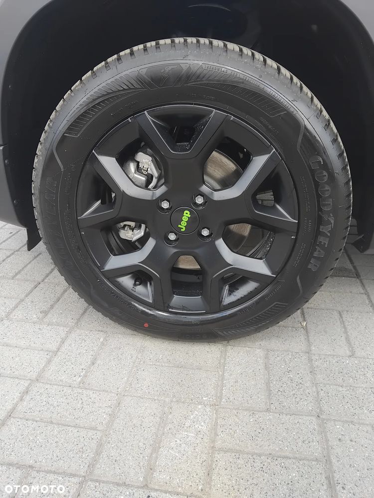 Jeep Avenger 1.2 T3 mHEV Overland 4xe eDCT6 - 29