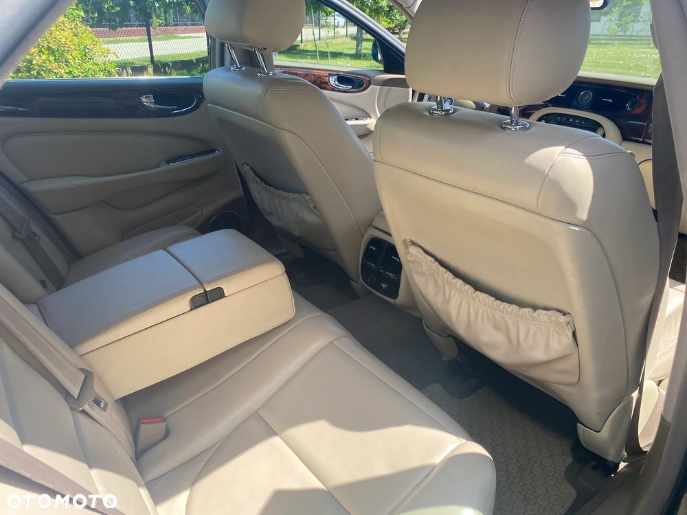 Jaguar XJ - 9