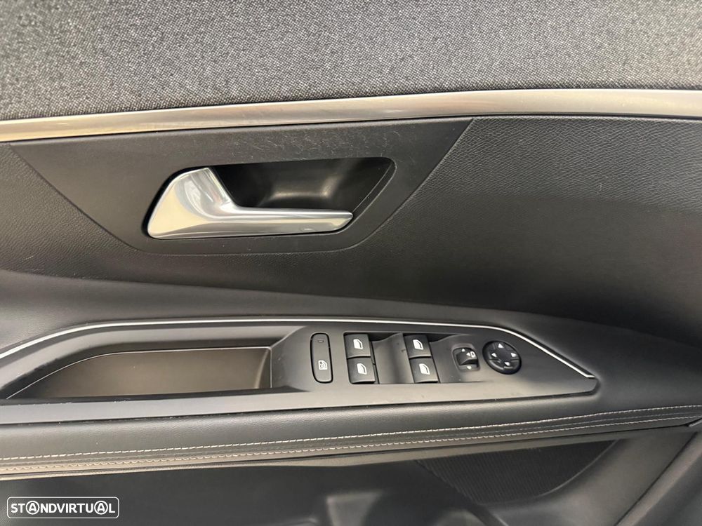 Peugeot 3008 1.2 PureTech Allure - 8