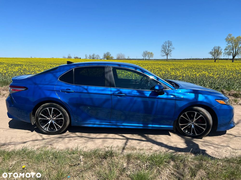 Toyota Camry - 5