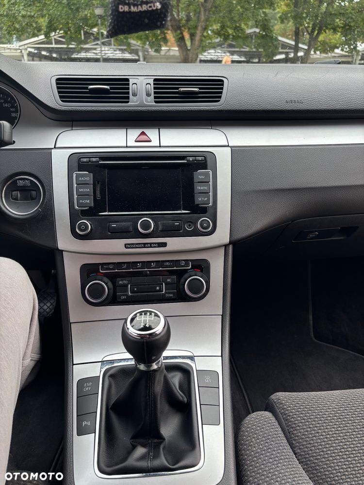Volkswagen Passat 2.0 TDI DPF Comfortline - 9