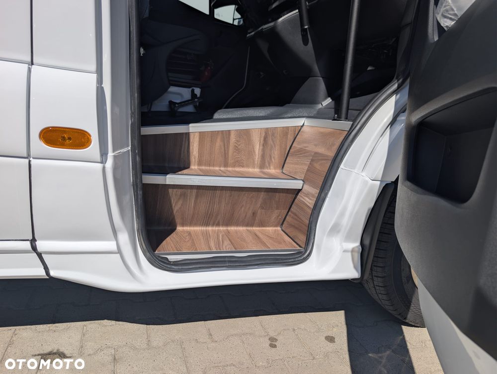 Mercedes-Benz Sprinter 517 - 19