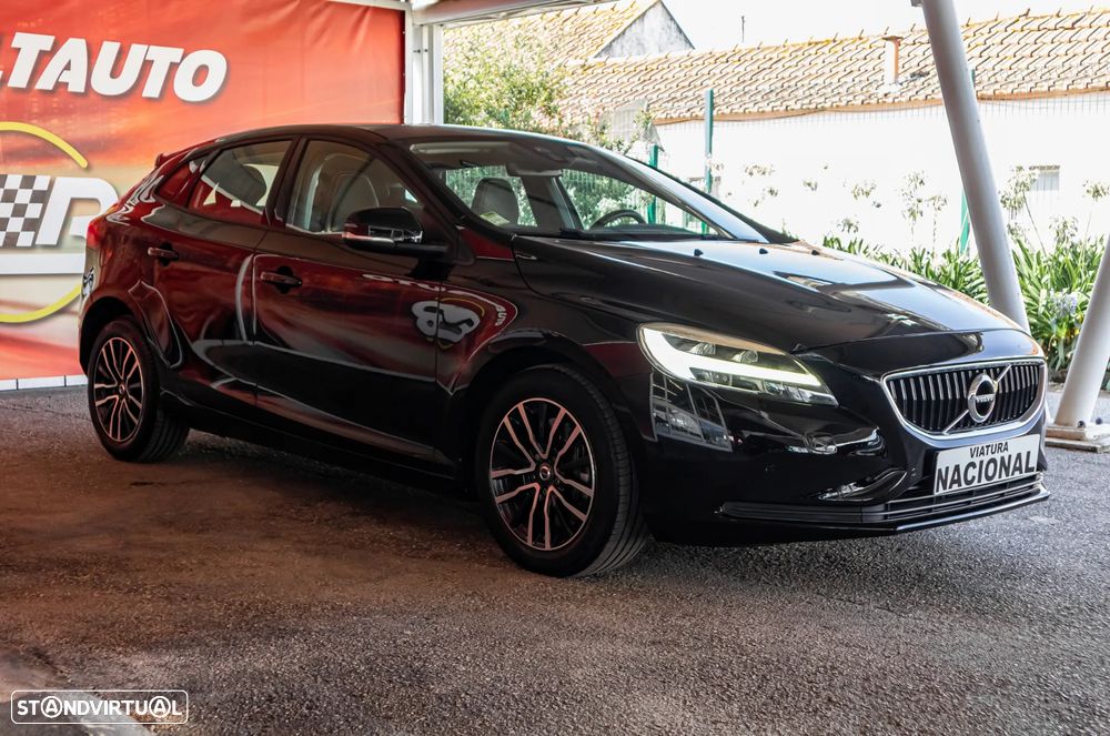 Volvo V40 2.0 D3 Momentum Geartronic — fotografia 3