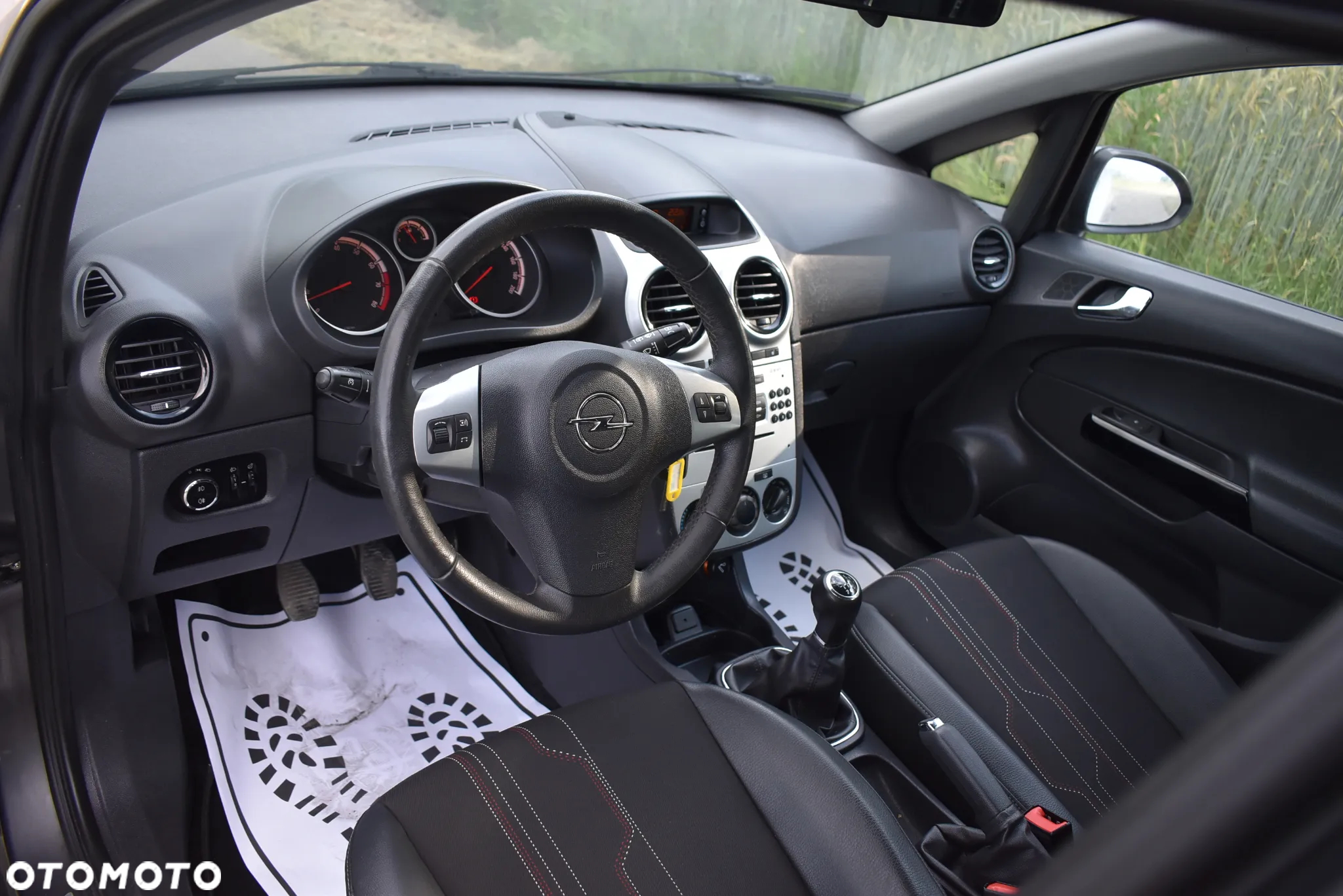 Opel Corsa 1.4 16V 150 Jahre - 17