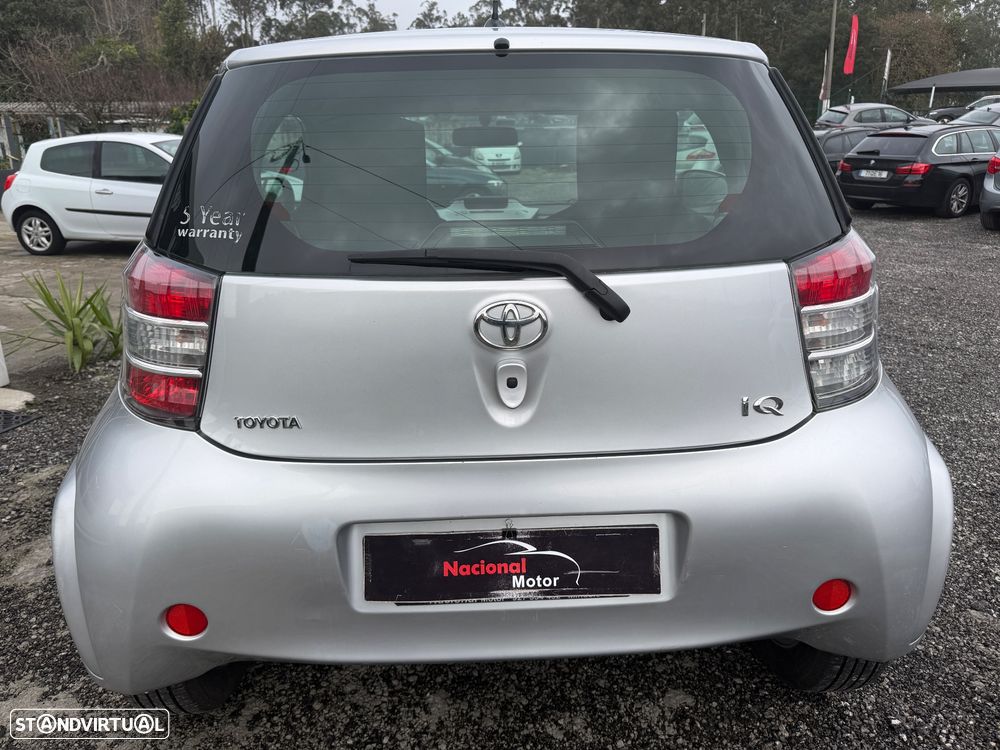 Toyota iQ 1.0 + - 7